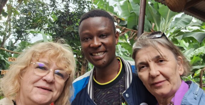 Ni partoprenis UK-on en Tanzanio